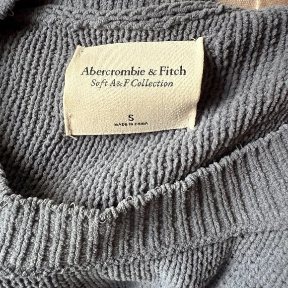 Abercrombie & Fitch Crew Neck Sweater - Picture 4 of 4